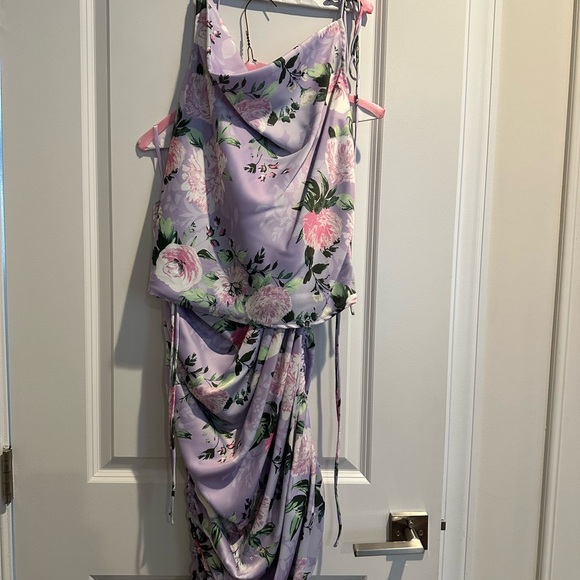 JLux Label Beautiful floral skirt set. Skirt can be worn short or long. - Picture 3 of 4